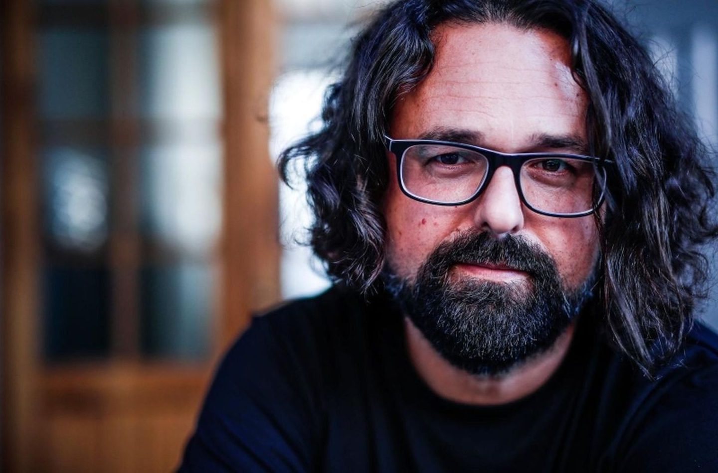 Nikolaidis o novom romanu „Safari u Sarajevu“: Svijet je ultimativni monstrum u kojem metak pogađa i kada promaši